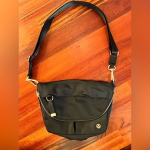 Lululemon All Night Festival Crossbody Black Gold 5L